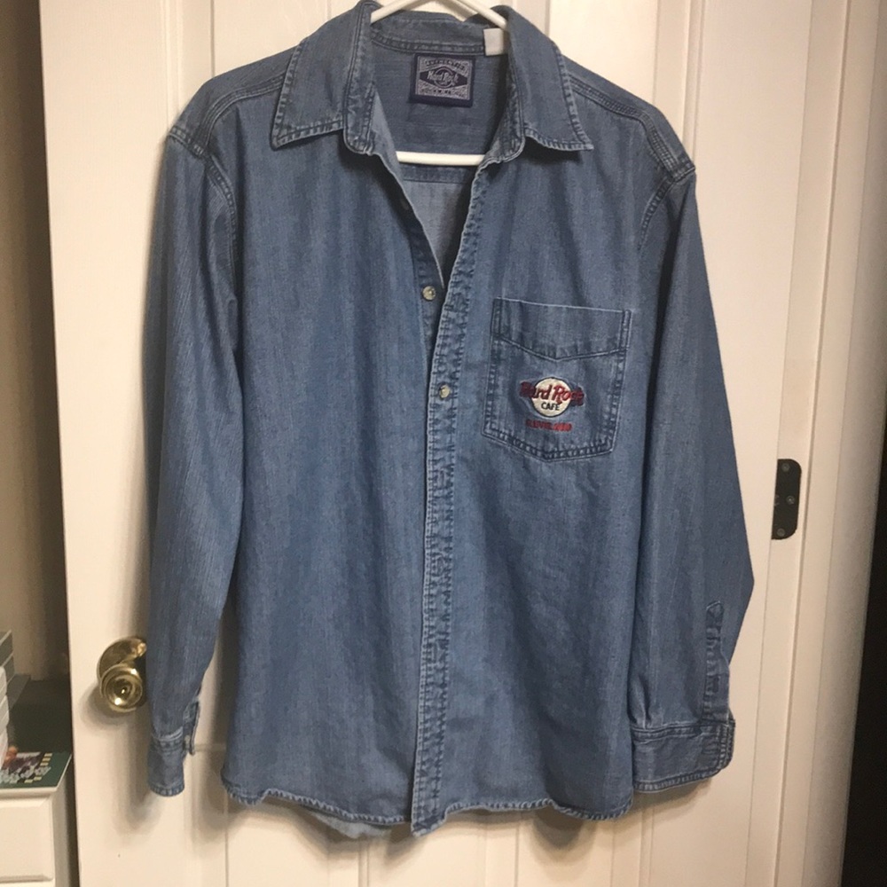 Hard Rock Cleveland Denim long sleeve shirt women’s size medium 100% cotton.